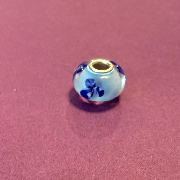 Trollbeads light blue flower glass bead. - Picture 2 of 6